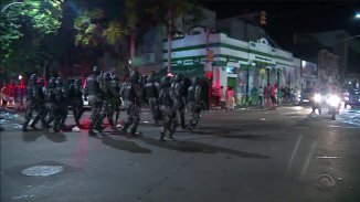 Brigada Militar reprime carnaval na Cidade Baixa, em Porto Alegre