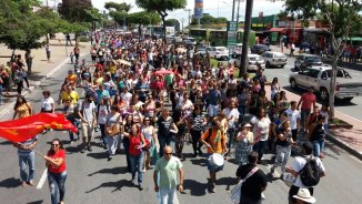 Educadores de Contagem continuam em greve e exigem paralisação nacional dia 31