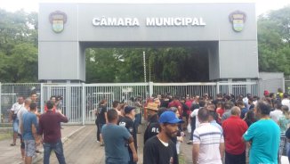 Trabalhadores de aplicativo de corrida e rodoviários fazem ato contra Marchezan em Porto Alegre 