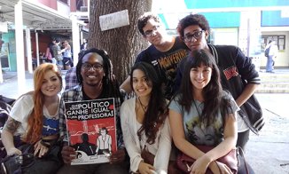 Estudantes do campus Rio Comprido da Estácio aderem à campanha ´´para que todo político ganhe igual a uma professora´´