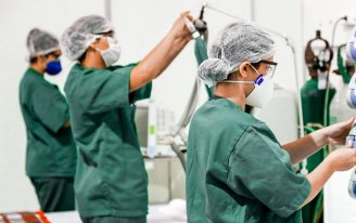 O aumento de 600% de óbitos de enfermeiras pela COVID-19 que Bolsonaro e governadores não veem