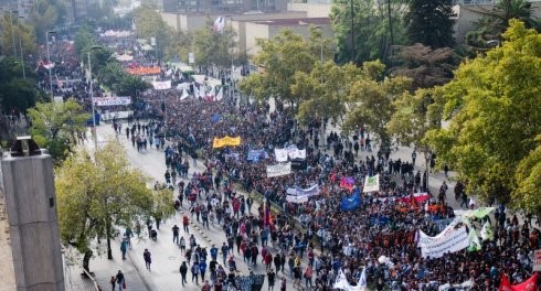 150 mil pessoas nas ruas de Santiago por educação gratuita e contra a corrupção