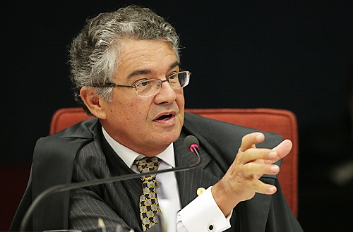 Marco Aurélio elogia "carreira" de Aécio na decisão que devolve mandato ao tucano