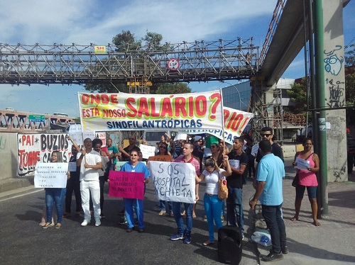 Trabalhadores do Hospital Anchieta protestam contra o fechamento e o atraso dos salários