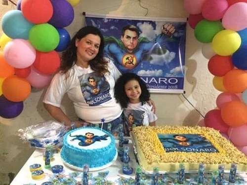Festa estranha com gente esquisita: Jair Bolsonaro é tema de aniversário infantil