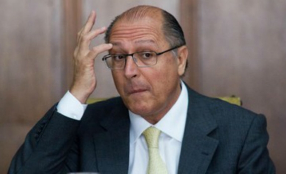 Alckmin manobra verbas e repassa menos para educação que deveria