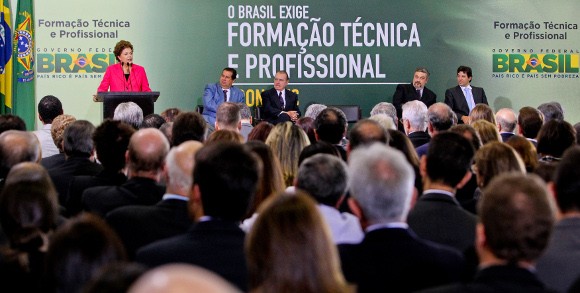 A “meta em aberto” de Dilma para Jovem Aprendiz no PRONATEC é na verdade uma redução drástica nas vagas