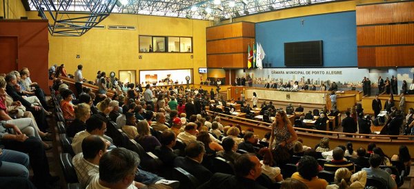 Em meio a crise, vereadores de Porto Alegre aumentam seus salários