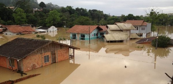  Chuvas em Santa Catarina causam quarta vítima fatal