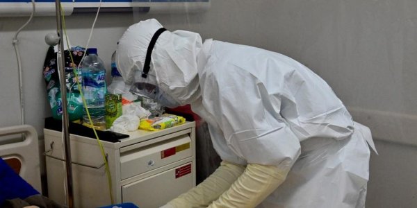 Brasil bate recorde de mortes por covid-19 em 24h, enquanto população segue sem acesso à vacina
