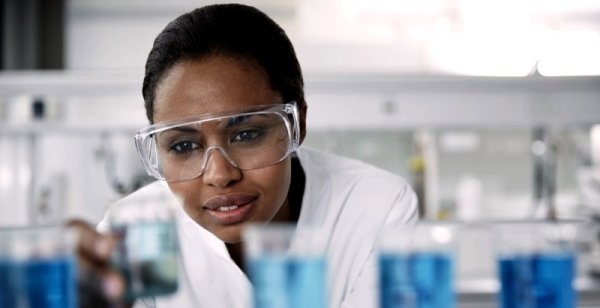 Refletir as mulheres na ciência: quantas, quais e em quê condições? 