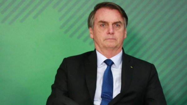 Bolsonaro ataca educação básica: cortes atingem programas que garantem transporte escolar e livros didáticos