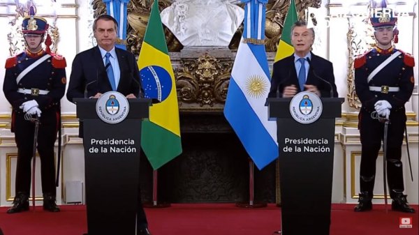 [VÍDEO] Bolsonaro visitou a Argentina e foi repudiado nas ruas