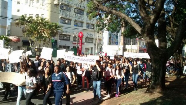 Unificar as lutas contra o fechamento de escolas e salas de Alckmin 