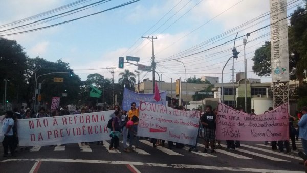 USP trancada e ruas da região bloqueadas no 15M contra reforma da previdência e PEC do fim da USP