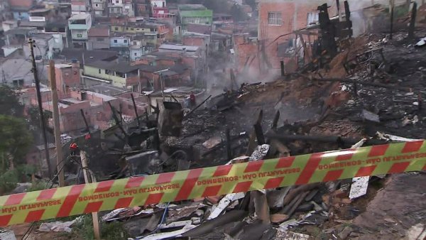 Quatro pessoas morrem com incêndio em favela da zona norte de SP