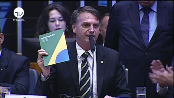Bolsonaro pretende congelar reajuste nos benefícios e tirar a aposentadoria da Constituição