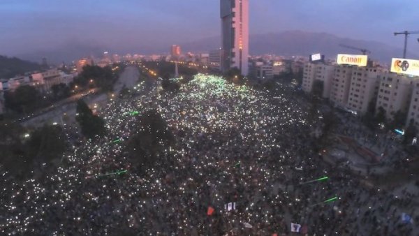 Terceira sexta-feira de protestos no Chile: massivo rechaço a agenda repressiva de Piñera