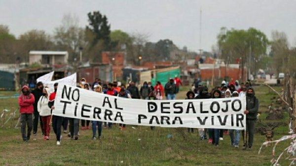 Famílias de Guernica, da província de Buenos Aires, realizam manifestações reivindicando por moradia