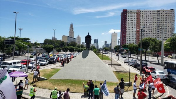 Carreata pelo impeachment de Bolsonaro e em defesa da vacinação aconteceu no Rio de Janeiro