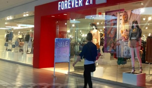 A Forever 21 declarou falência e anunciou que planeja fechar até 178 lojas em 40 países