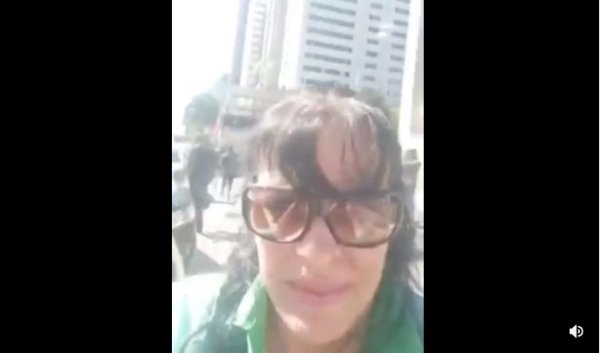 Madame bolsonarista se apavora com manifestação antifascista e foge desesperada
