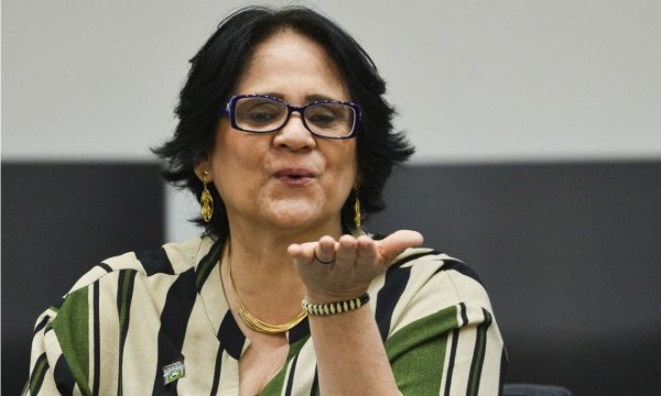 Bolsonaro e Damares seguem avançando contra as mulheres e extinguem comitês de enfrentamento à violência