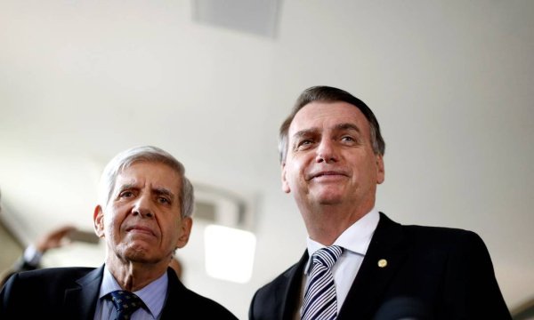 Bolsonaro diz: “Jamais pegarão meu telefone” e afirma que aprovou ameaça de Heleno ao STF