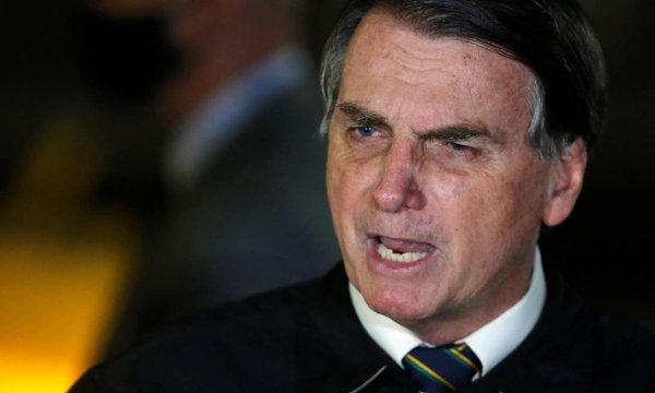 Bolsonaro, capacho de Trump, também chama movimento antifascista de terrorista