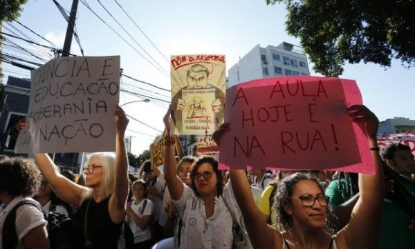 Como combater os cortes de 30% nas universidades e a reforma da previdência de Bolsonaro?
