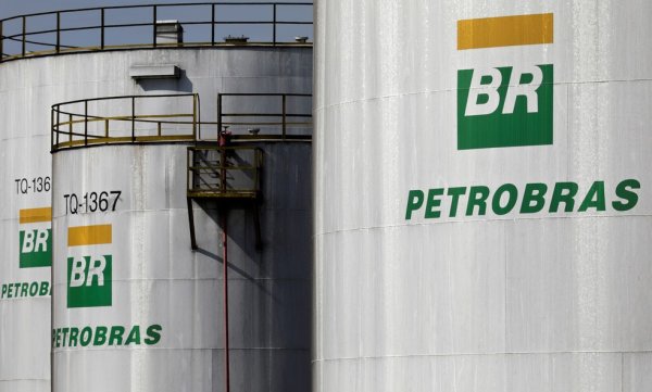 Petrobras fechará dezenas de plataformas pelo Brasil e ameaça demissão de milhares de petroleiros 