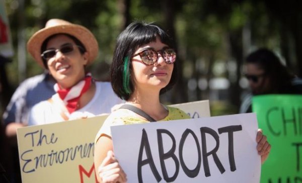 Governo de Trump quer proibir o direito ao aborto