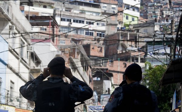 Exército quer de volta mandados coletivos para violar casas e regiões no Rio