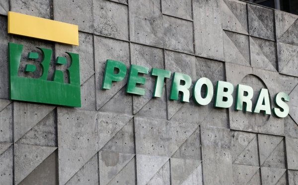 Plataformas da Petrobrás foram vendidas por preço de 1 dia de funcionamento