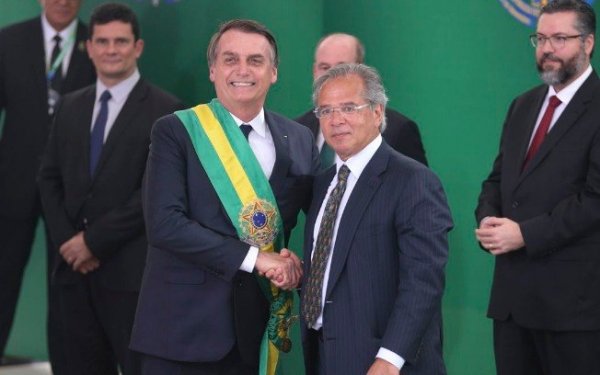 Saques do FGTS não darão conta de animar economia e camuflam mais ataques de Bolsonaro 
