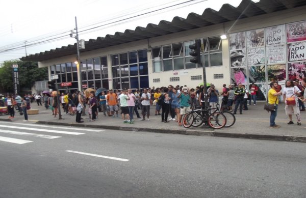 Jovens tomam as ruas contra o aumento do transporte em Santo André