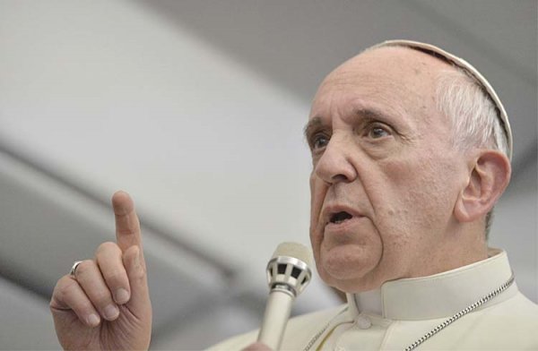 Papa diz que “o casamento e a família passam por uma séria crise cultural”