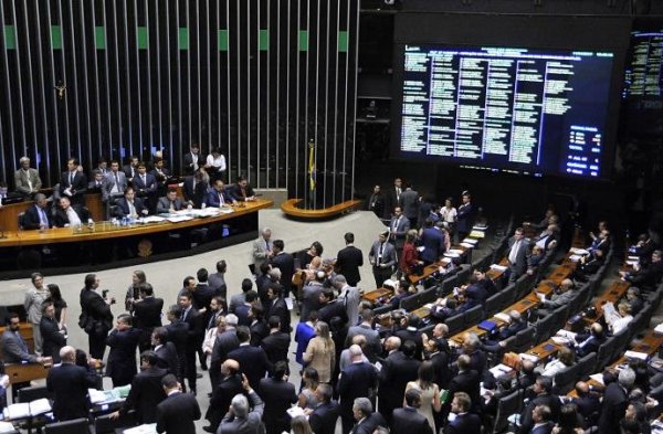 Centrão recua na reforma administrativa temendo os atos pró-Bolsonaro, mas segue plano de isolar Governo da reforma da previdência