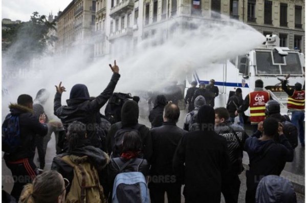 Milhares de manifestantes em Lyon contra a reforma trabalhista