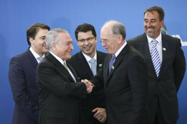 Presidente da Petrobras anuncia privatização das refinarias