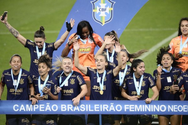 Corinthians derrota o Palmeiras e é tricampeão brasileiro feminino
