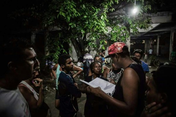 Dezenas de famílias sem moradia ocupam galpão abandonado na Pavuna, no Rio