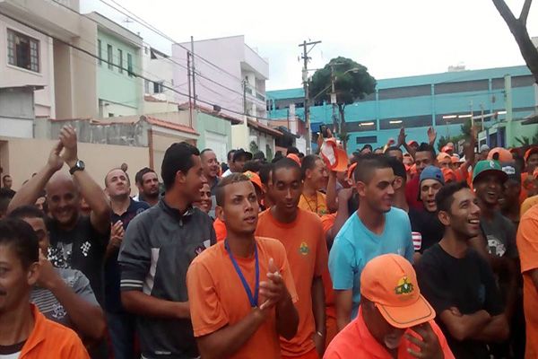 Garis de Santo André sofrem repressão