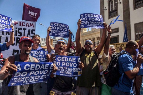 Em defesa de seus direitos, trabalhadores da CEDAE paralisam suas funções
