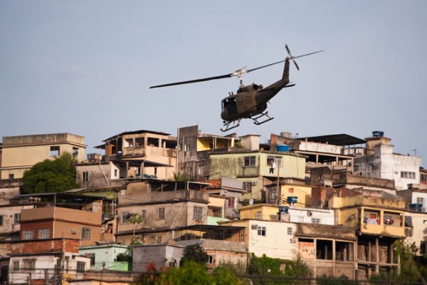 Escola é alvo de tiros de helicóptero na Maré: mais uma ação da política assassina de Witzel