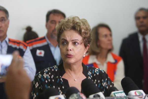 Dilma usa o FGTS para 'repartir os custos' da tragédia com a empresa Samarco