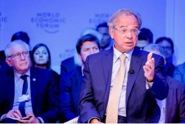 Em Davos para vender o país, Guedes anuncia abertura das compras do governo para estrangeiros