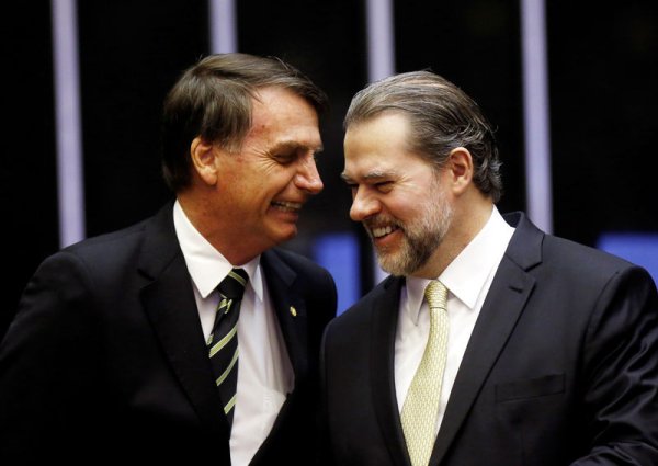 Autoritarismo judicial: Toffoli do STF atua com Bolsonaro para acabar com a aposentadoria