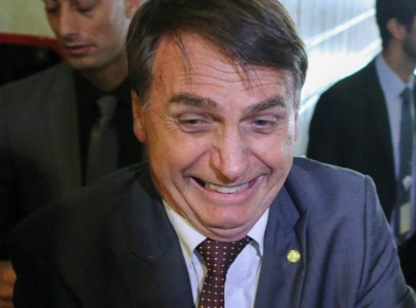 Enquanto destrói educação, Bolsonaro quer dobrar fundo eleitoral, atingindo R$ 3,7 bi