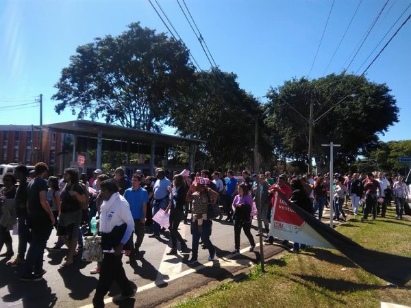 Ato de 500 trabalhadores marca forte início de greve dos trabalhadores da Unicamp